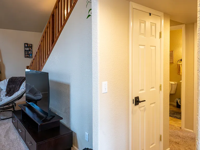 1007 Boswell Dr — Photo 5