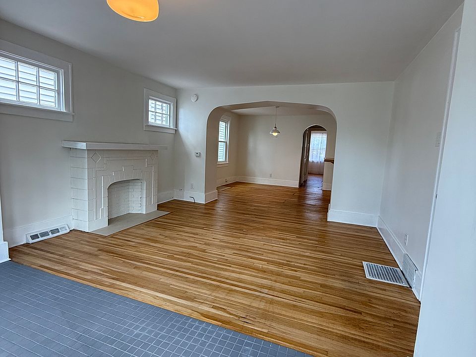 1st image of 386 Stillwell Ave #1