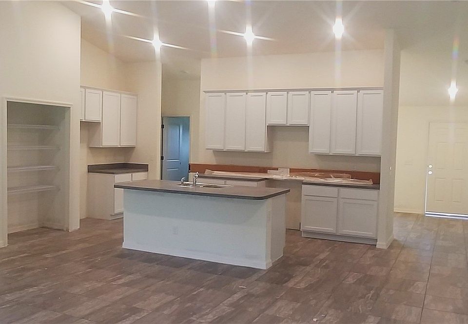 2nd image of 915 SW 33rd Terrace Cpe