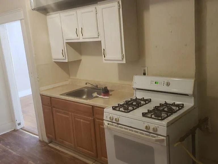 12 Tirrell St — Photo 2