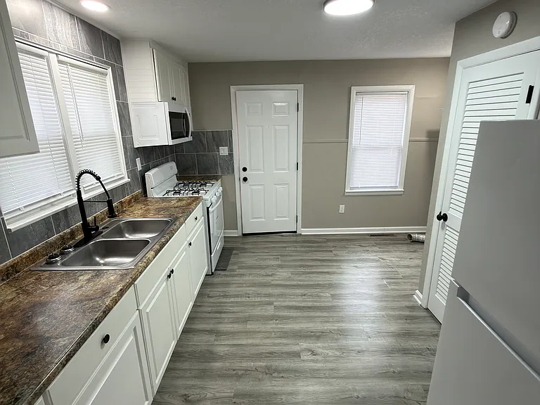 1412 N Harris Ave — Photo 22