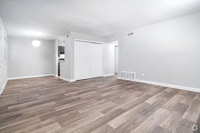 The Howard — Photo 9