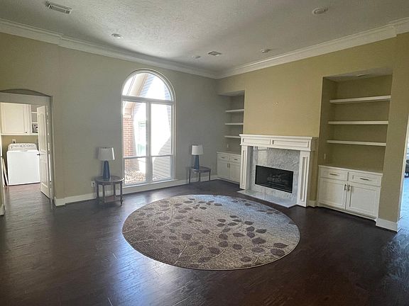 Front living room with gas fireplace