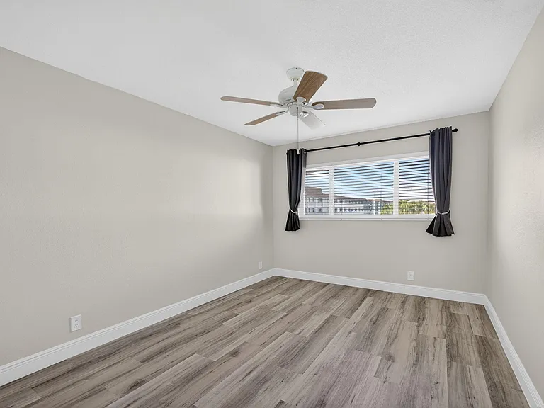 100 Shore Ct #208 — Photo 41