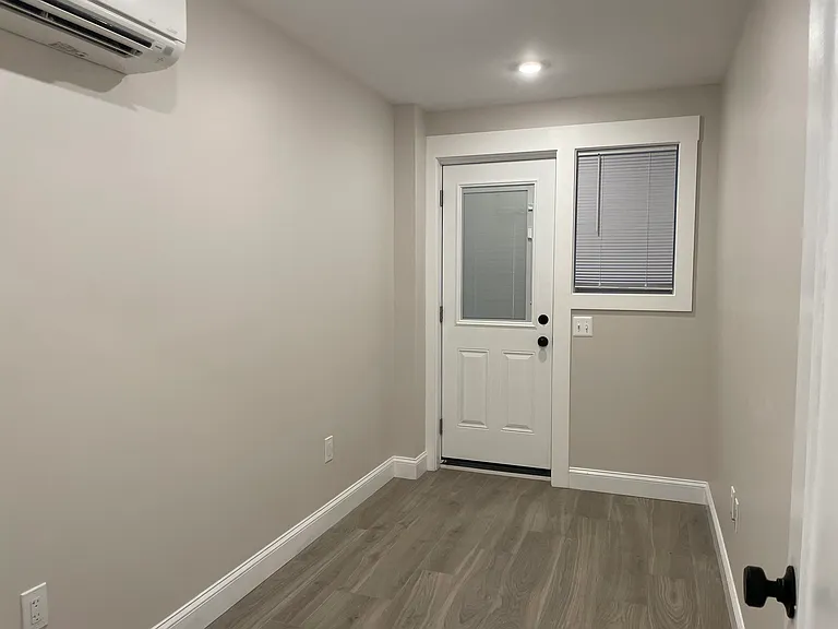 Small bedroom/office.