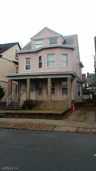 704 E 27th St photo 1