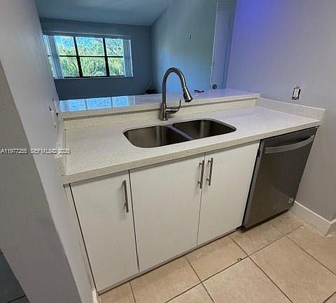 4th image of 550 S Park Rd #32-8