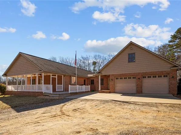 231 Cousins Trl, Mount Airy, NC 27030