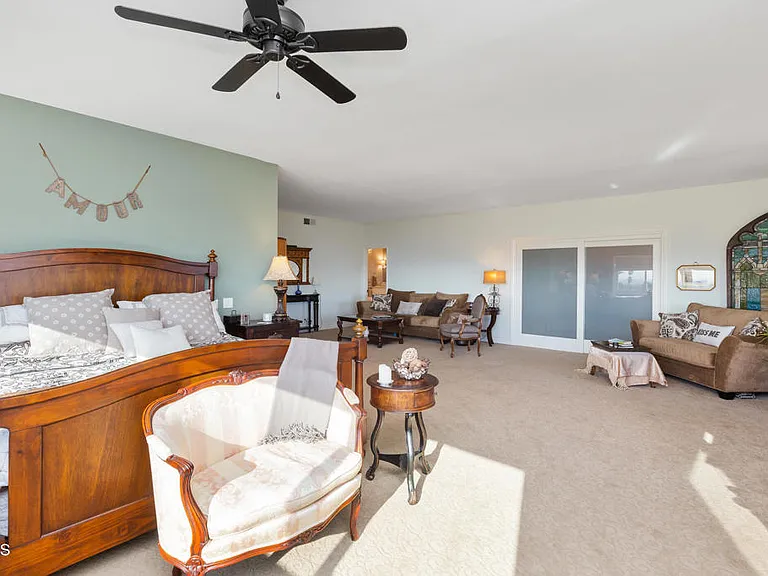 1234 E Tujunga Ave — Photo 33