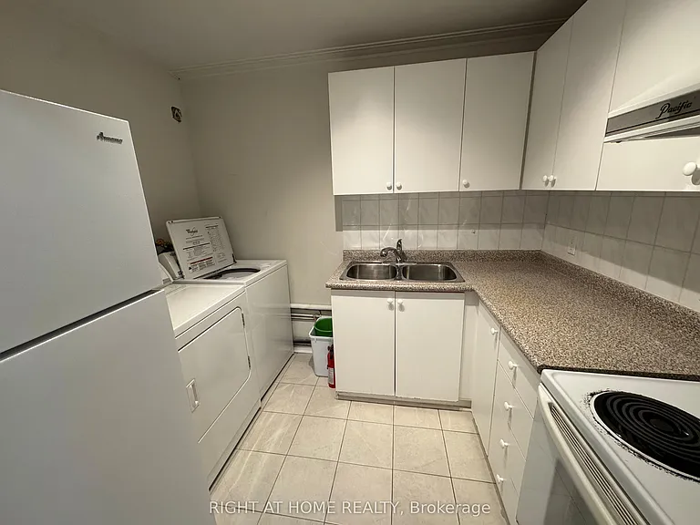53 James Gray Dr #UPPER LEVEL — Photo 9