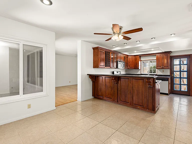 2170 Jefferson Ave — Photo 11
