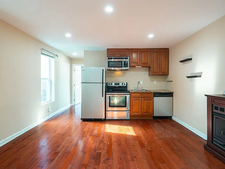 1422 Christian St #3R — Photo 4