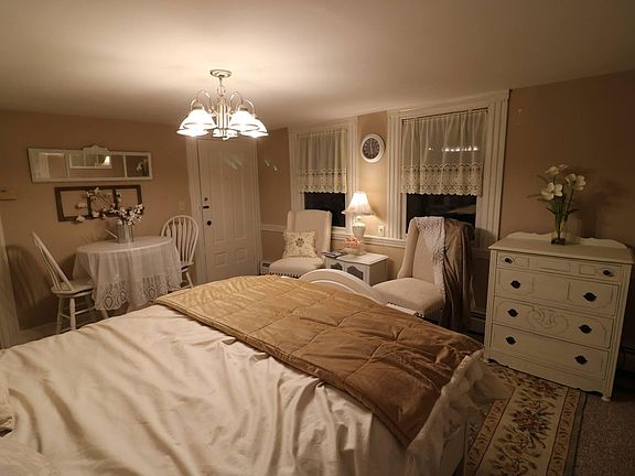 Nicely furnished, quiet area.