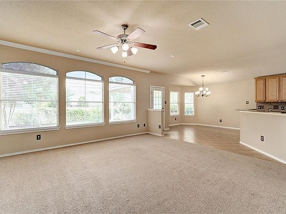 5th image of 3005 Lynnbrook Dr