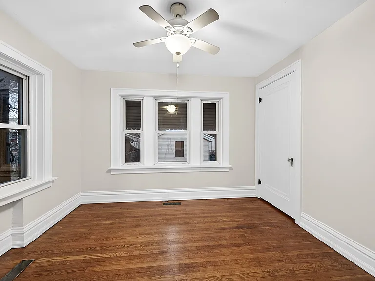 6135 Newport Ave — Photo 15