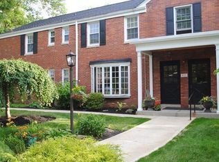 830 Thorn St APT 3, Sewickley, PA 15143