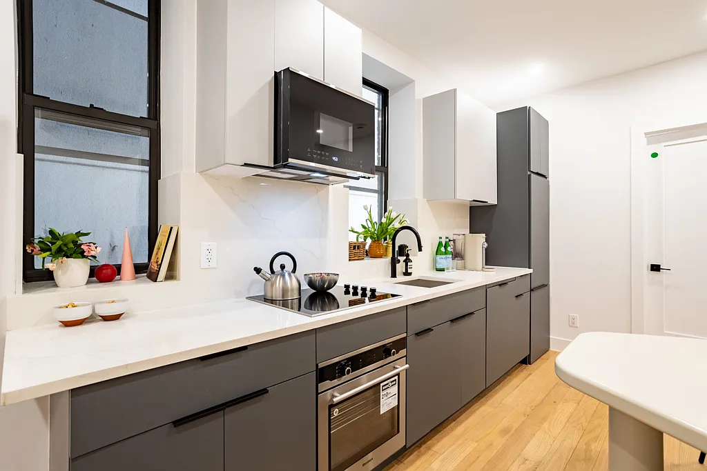 Furnished Privaye Bedroom in 4BR/2 bath apartment Upper West Side — Photo 3