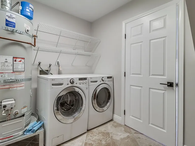 4138 Lois St #B — Photo 11