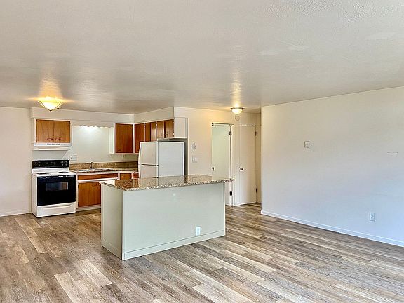 4th image of 1023 & 1025 E Coeur D Alene Ave #7