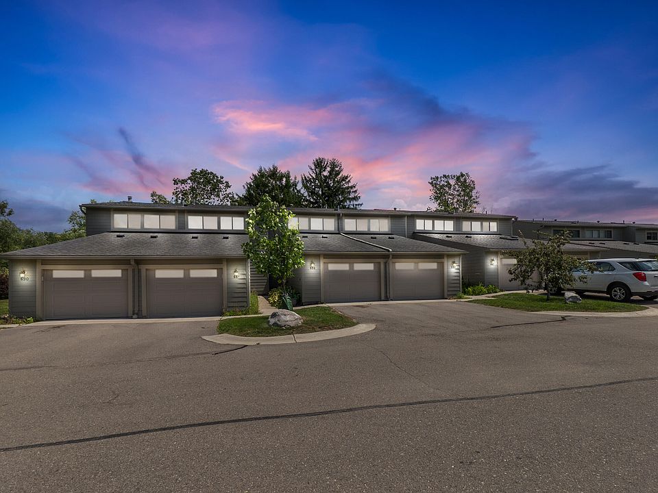 1st image of 690 Peninsula Ct