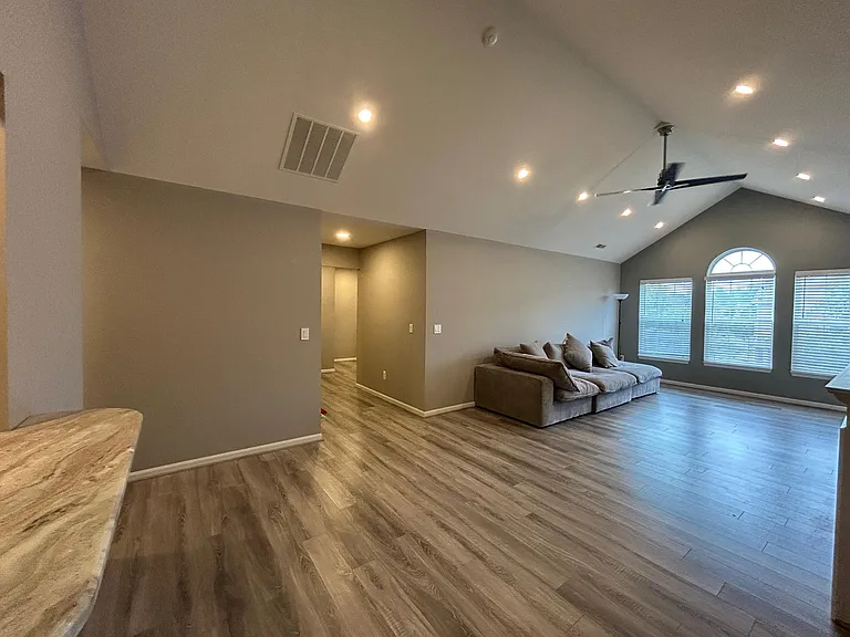 4035 Cornerstone Dr — Photo 18