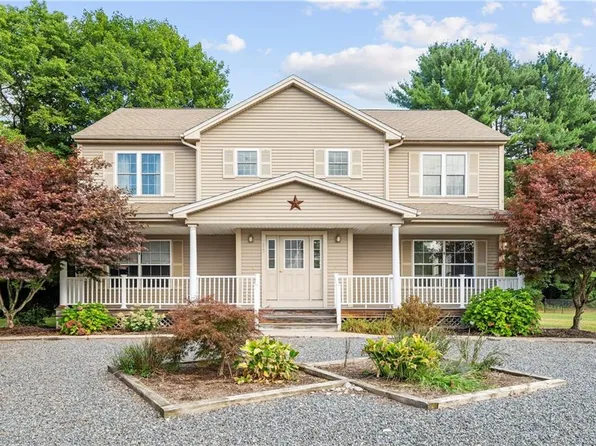 290-292 Whipple Ave, Burrillville, RI 02858