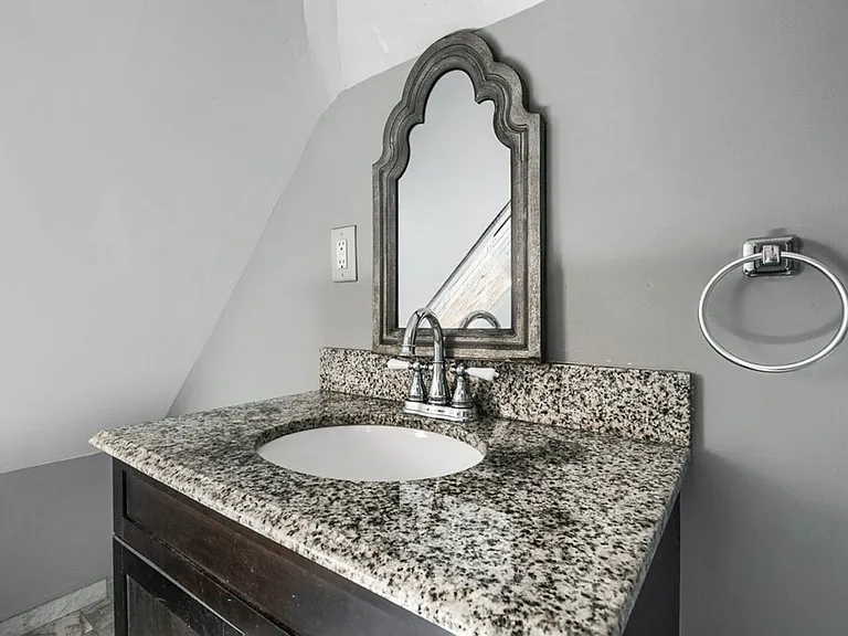 Dennison Ave 892-894 MLR — Photo 9