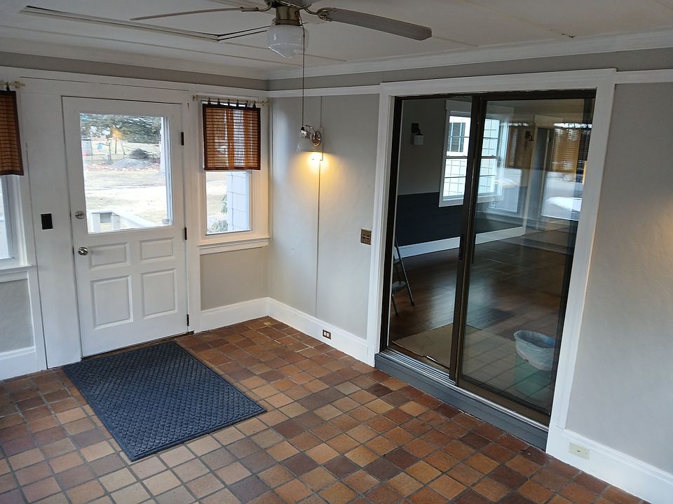 Sun porch/entryway