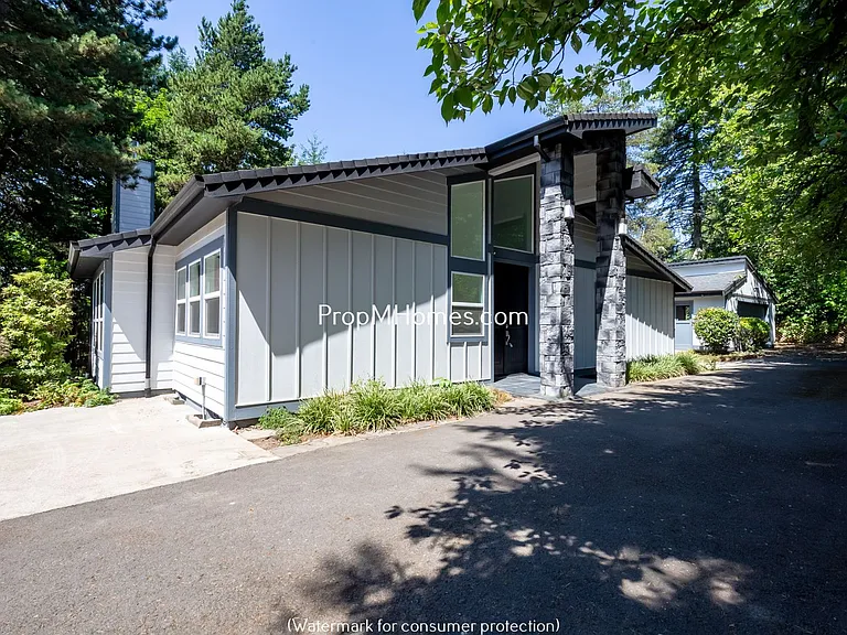 14995 SW 141st Ave — Photo 2