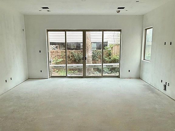 5th image of 2412 Elmen St