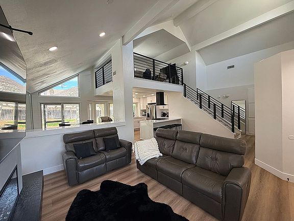 4th image of 3038 Chablis Ave