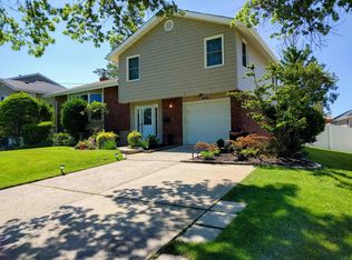 1886 George Ct, Merrick, NY 11566