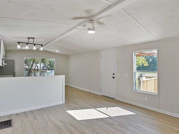 4th image of 50 Sangster Rd
