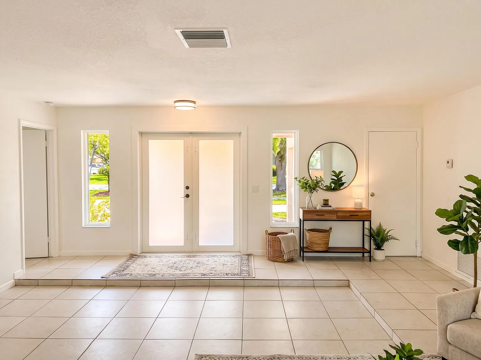 3 bed, 2.0 bath, 1790 sqft, $3,900 — Photo 2