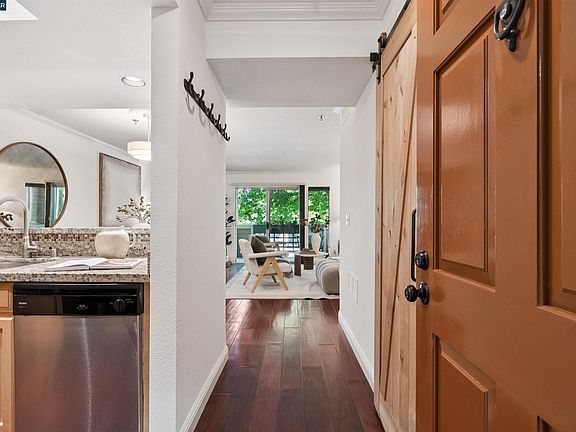 4th image of 2530 Oak Rd APT 201