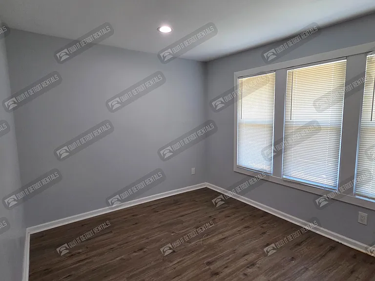 145 Waverly St — Photo 14