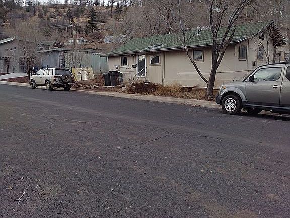 2nd image of 904 W Clay Ave