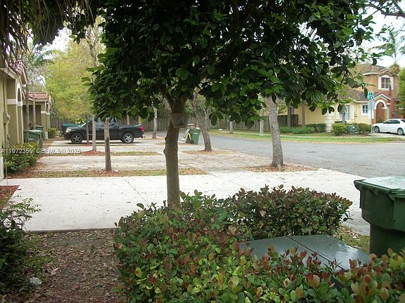 5th image of 1596 SW 2nd St