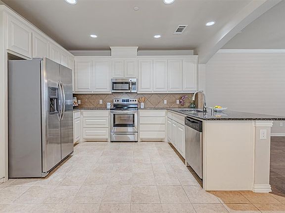 3rd image of 2536 Sarah Ln