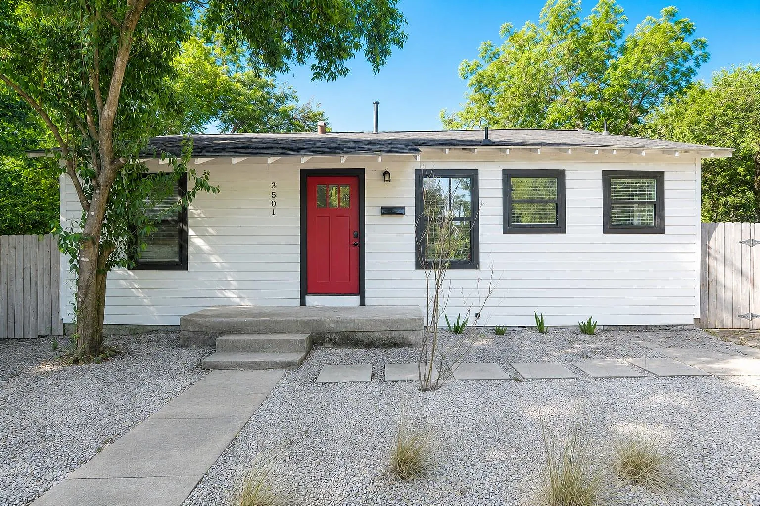 3 bed, 2.0 bath, 1126 sqft, $2,850 — Photo 2