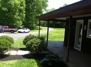 18 Bryan Ln, Newtown, CT 06470