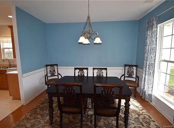 3rd image of 154 Autry Ave