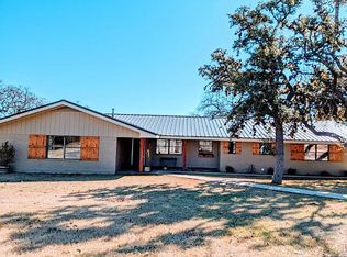 137 E Cedar Dr, Kerrville, TX 78028
