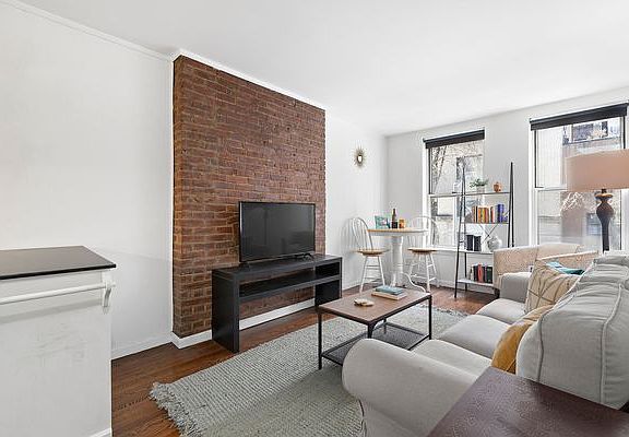 3rd image of 155 W 95th St APT 4