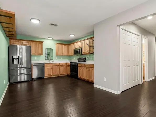 612 McKenna St, Louisburg, KS 66053
