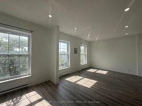 82 King St W