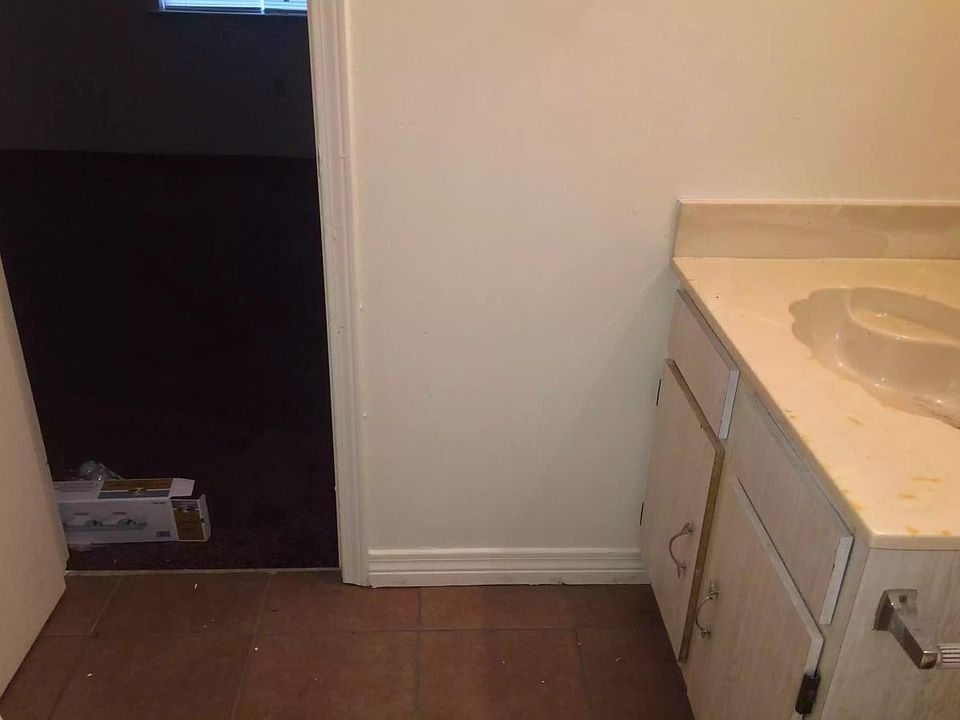 1st image of 1432 Hickory Ave APT B