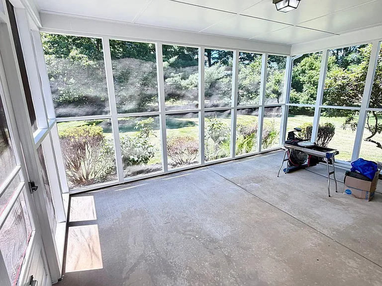 684 Steinman Ct — Photo 10