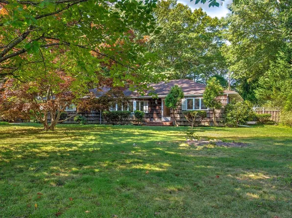 16 Clover Drive, Smithtown, NY 11787