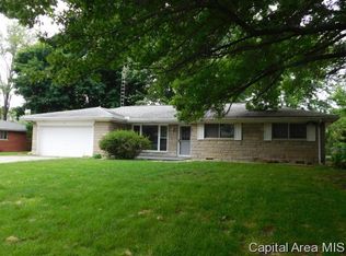 16 Birch Dr, Chatham, IL 62629
